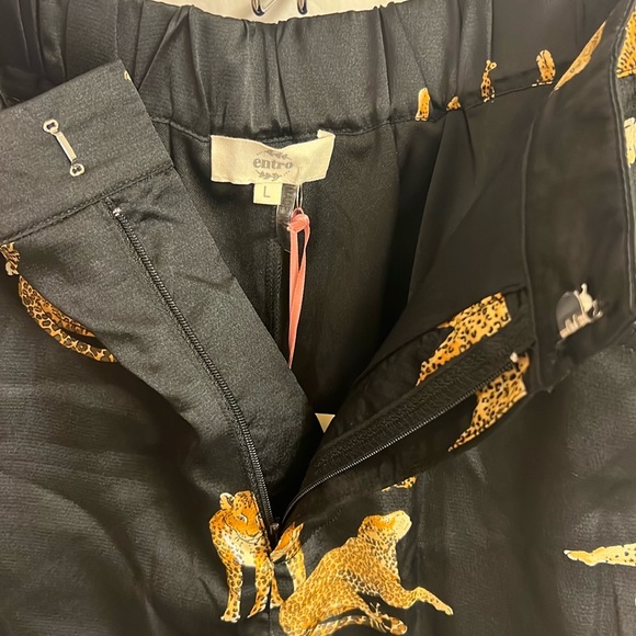Entro Cheetah Satin Shorts - Black - L - Picture 7 of 9